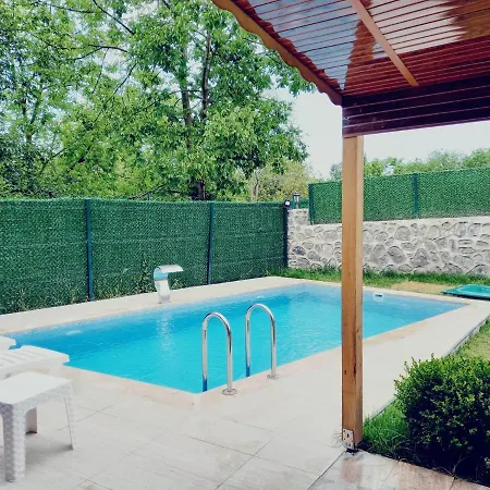 Peaceful Villa With Pool Surrounded By Nature In Sapanca